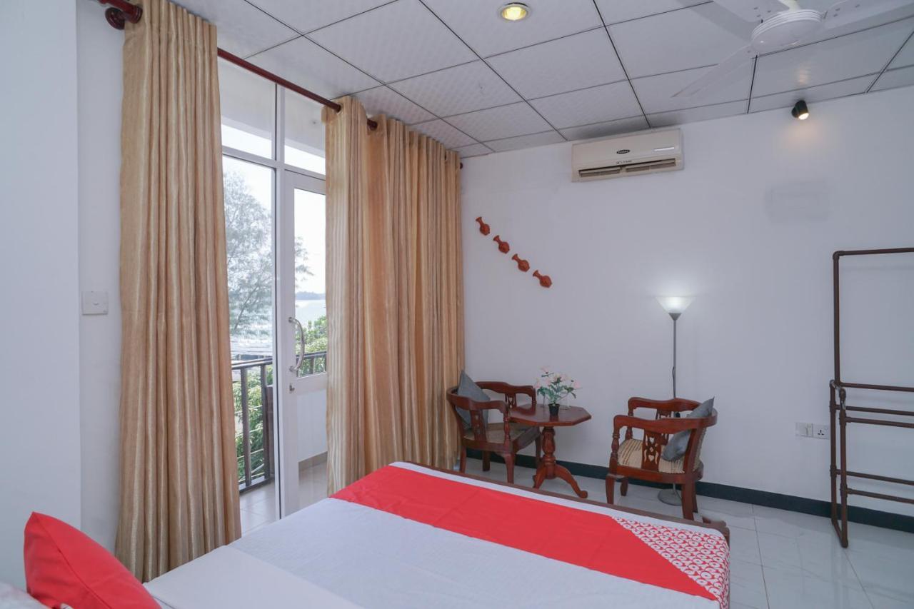 Oyo 512 Agra Lanka Beach Resort Велігама Екстер'єр фото