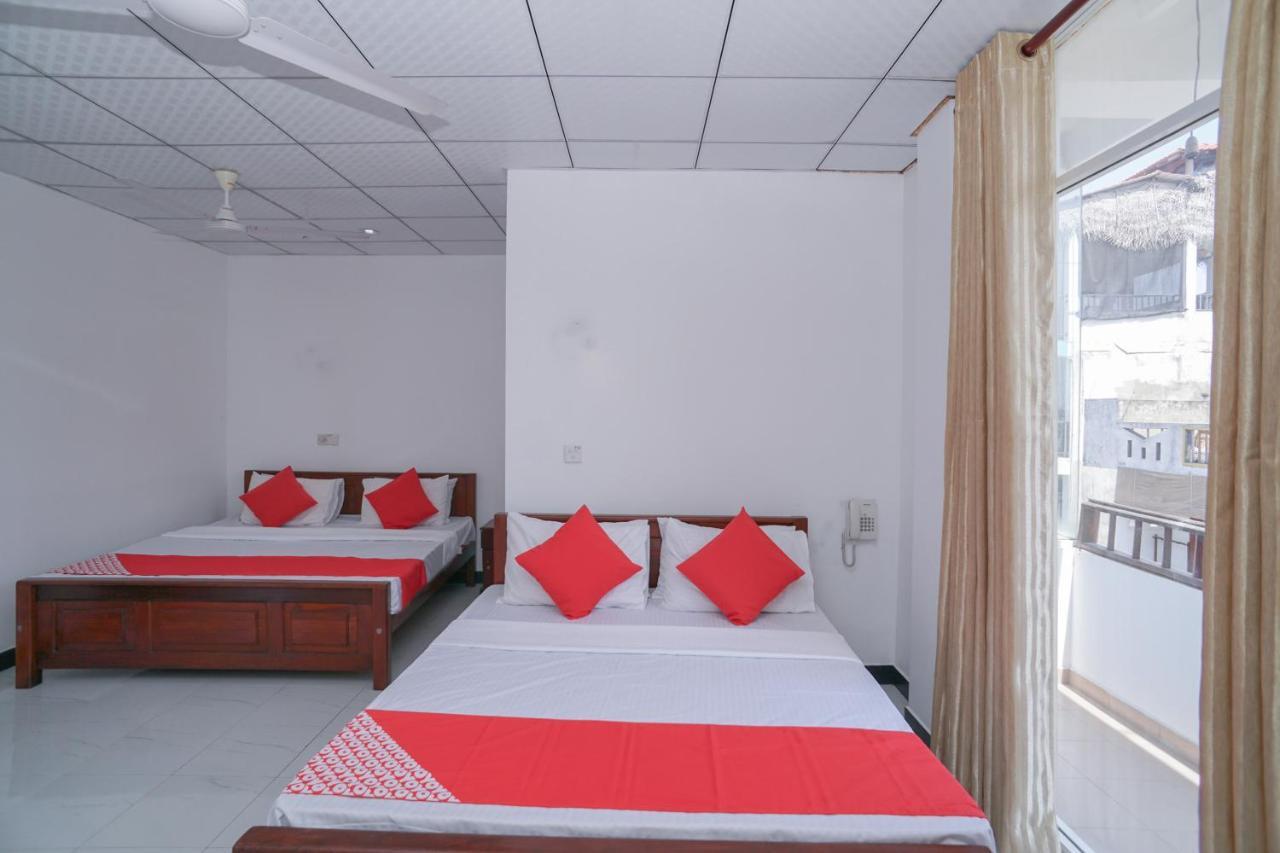 Oyo 512 Agra Lanka Beach Resort Велігама Екстер'єр фото