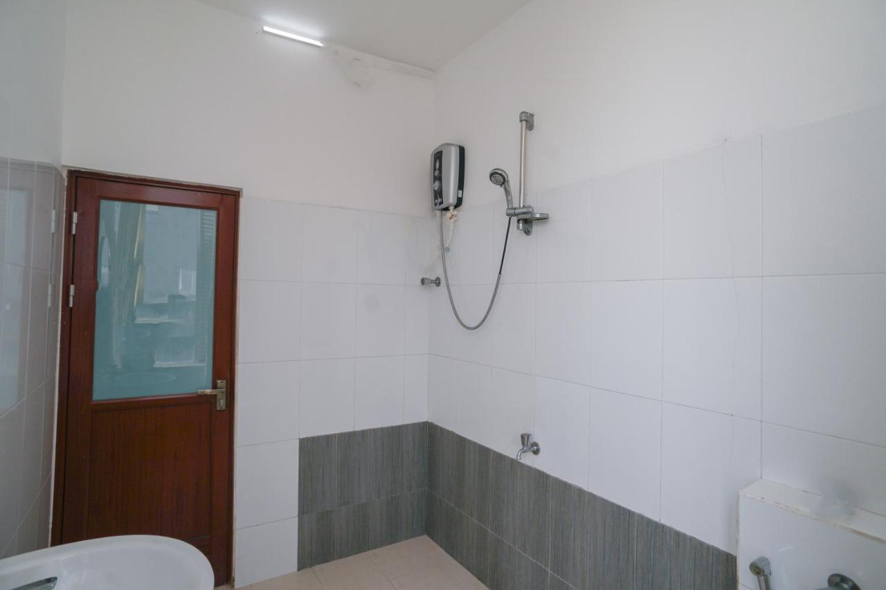 Oyo 512 Agra Lanka Beach Resort Велігама Екстер'єр фото