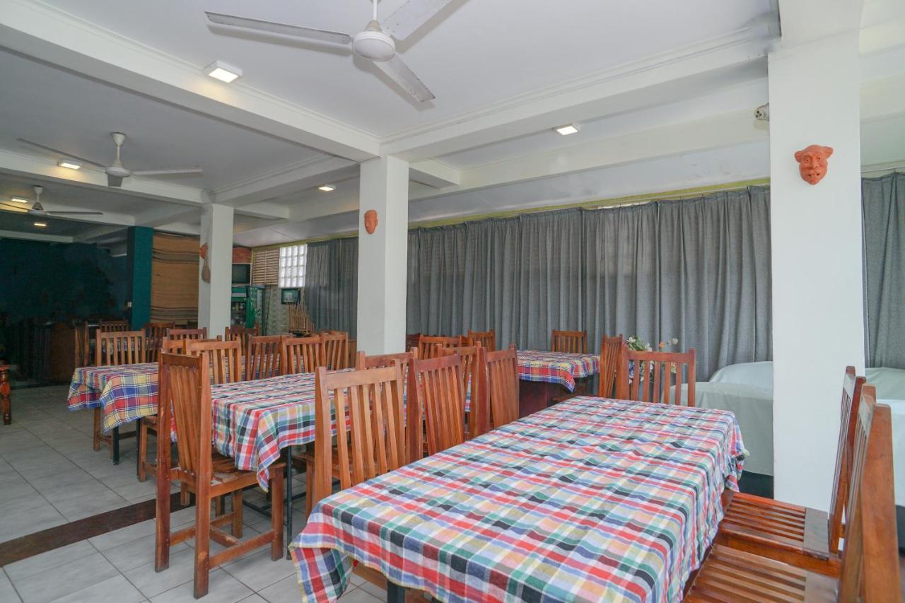Oyo 512 Agra Lanka Beach Resort Велігама Екстер'єр фото