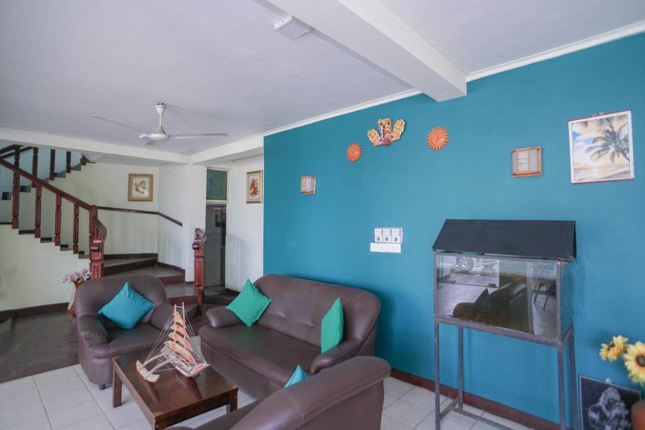 Oyo 512 Agra Lanka Beach Resort Велігама Екстер'єр фото