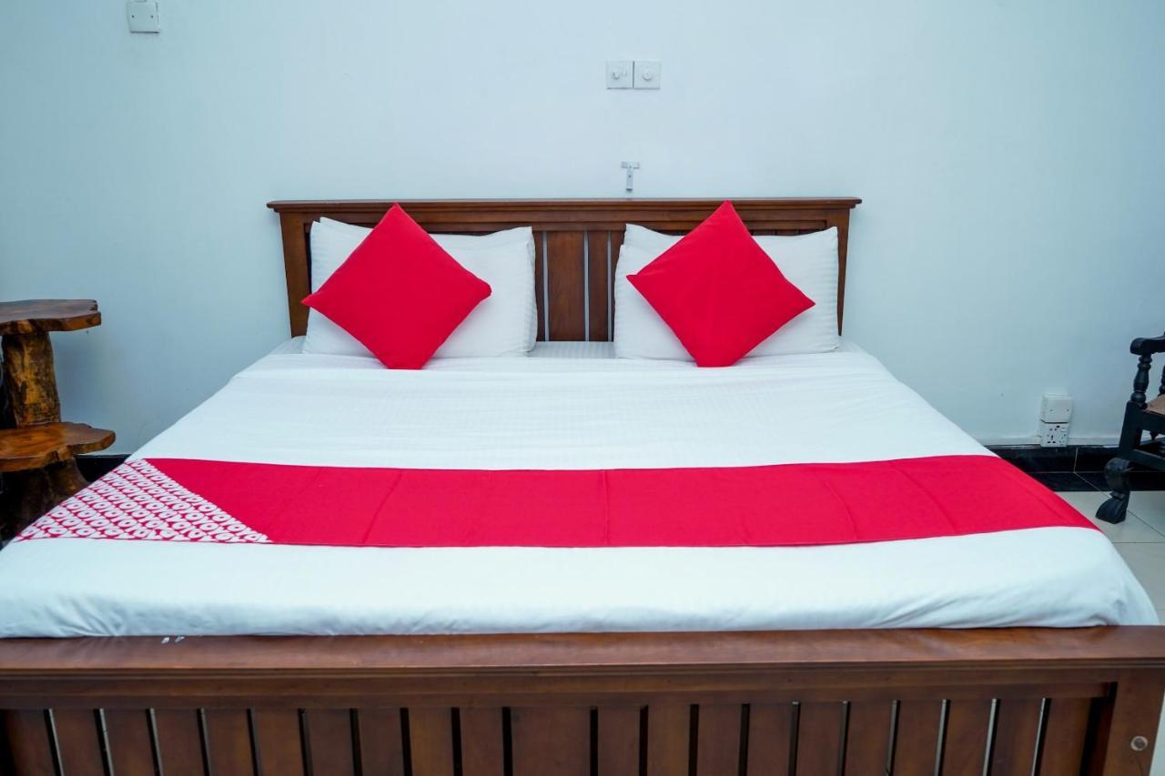 Oyo 512 Agra Lanka Beach Resort Велігама Екстер'єр фото